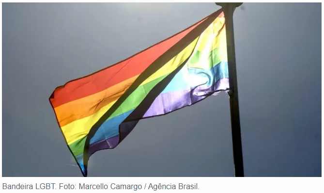 Casal lébisco denuncia ter sofrido homofobia em bar de Missão Velha