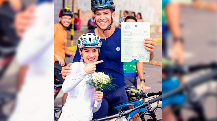 Juazeiro do Norte: Casal de ciclistas se casa em cerimônia temática