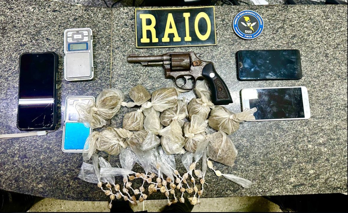 Raio apreende arma, maconha e crack em imóvel usado como ponto de tráfico em Iguatu
