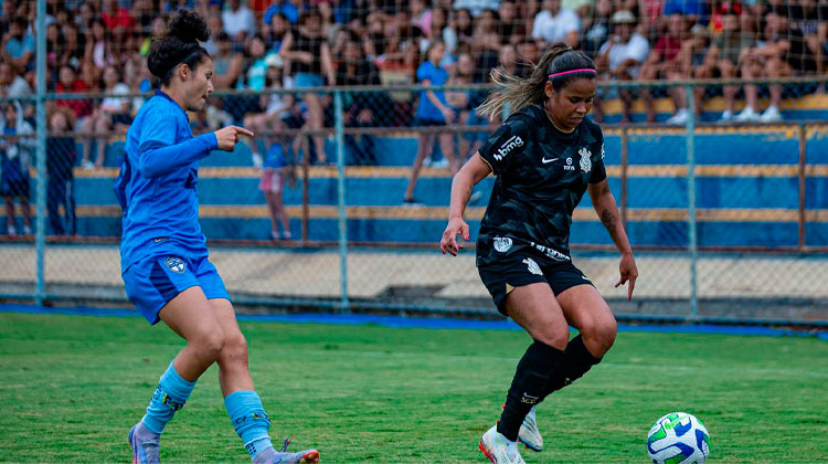 Corinthians empata e permanece na liderança do Brasileiro Feminino