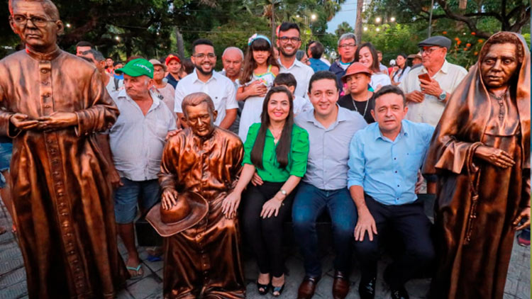 Padre Cícero, Monsenhor Murilo e Beata Maria de Araújo ganham estátuas no centro de Juazeiro