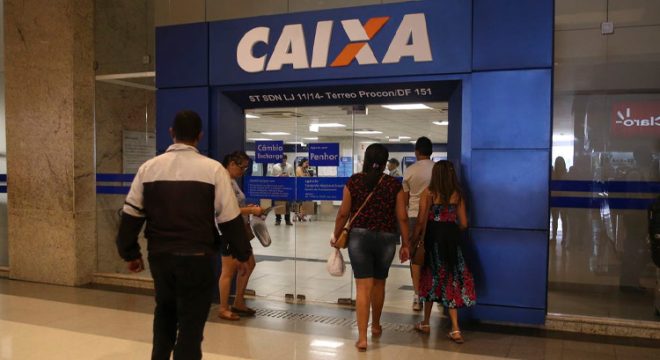 Caixa Econômica libera abono salarial para nascidos em maio e junho