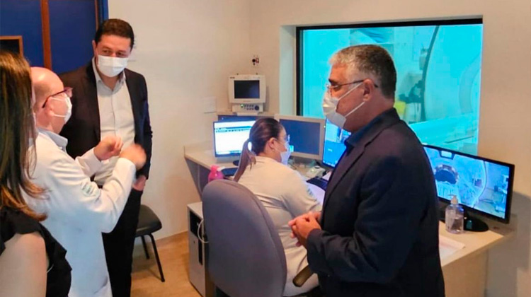 Senador Eduardo Girão e prefeito de Juazeiro do Norte, Gledson Bezerra realizam visita para possível implantação de instituto de prevenção ao câncer no Cariri