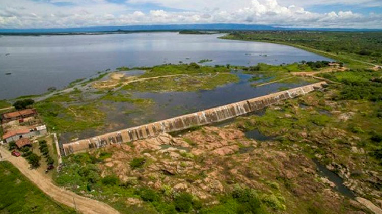 Quarto maior reservatório do Ceará, Açude Araras começa a sangrar
