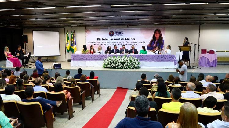 Mês da Mulher: Sessão Solene realizada pela Câmara de Juazeiro é marcada por homenagens à presidenta Dra. Yanny