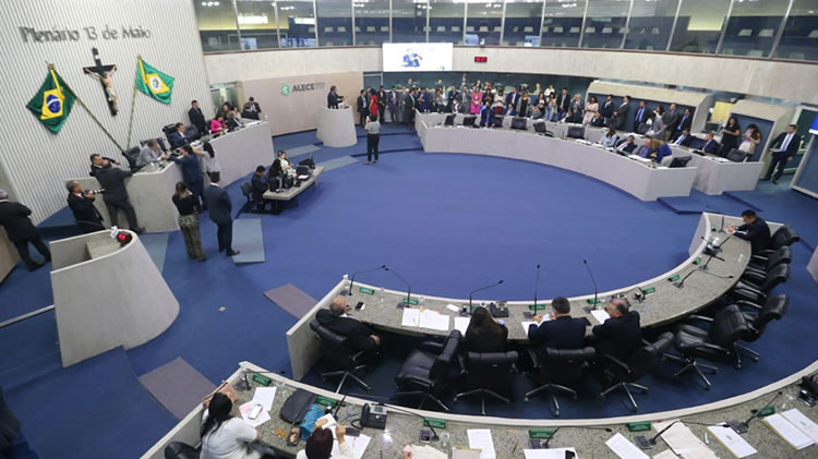 Governo Elmano (PT) aprova na ALECE aumento do valor do ICMS