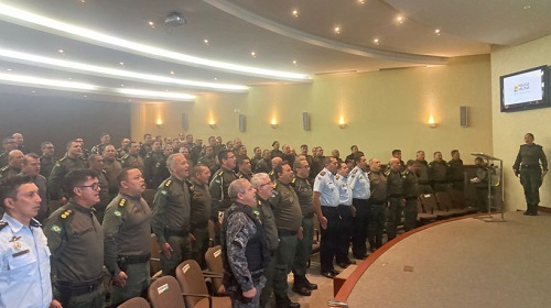 PM do Ceará recebe treinamento sobre condutas de policiamento escolar