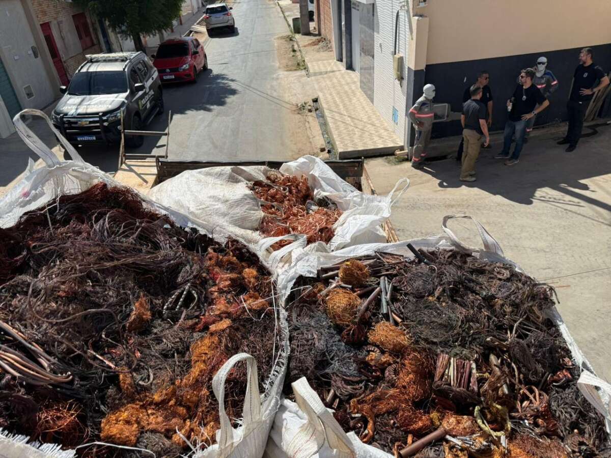 Polícia Civil apreende mais de três toneladas de fios de cobre e alumínio em Juazeiro do Norte