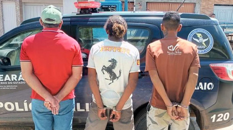 RAIO em Aurora recupera botijões de gás furtados de estabelecimento e leva trio à DP