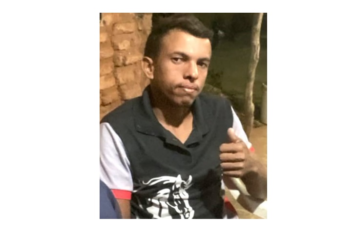 Jovem de 21 anos foi morto a tiros em Crato na frente da namorada na madrugada deste sábado