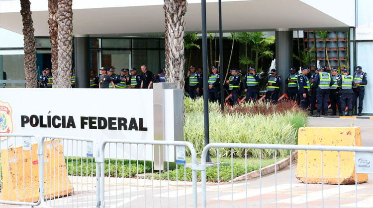 Bolsonaro chega à Polícia Federal para depor sobre joias sauditas