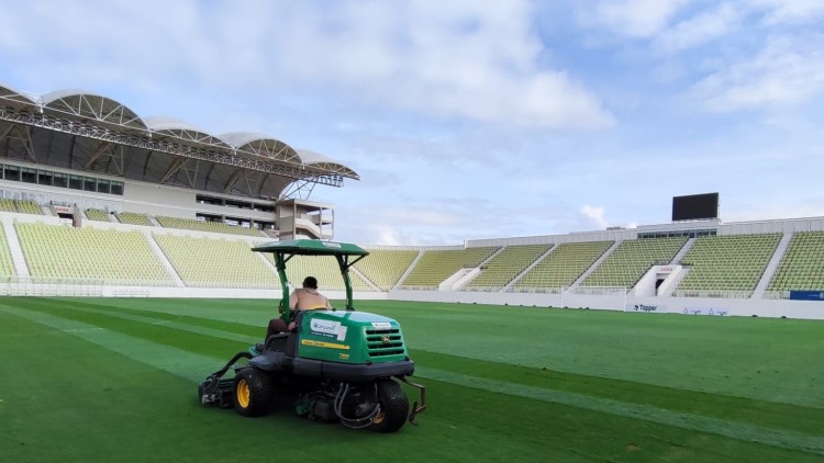 Sem jogos até junho, gramado da Arena Romeirão passa por manutenção