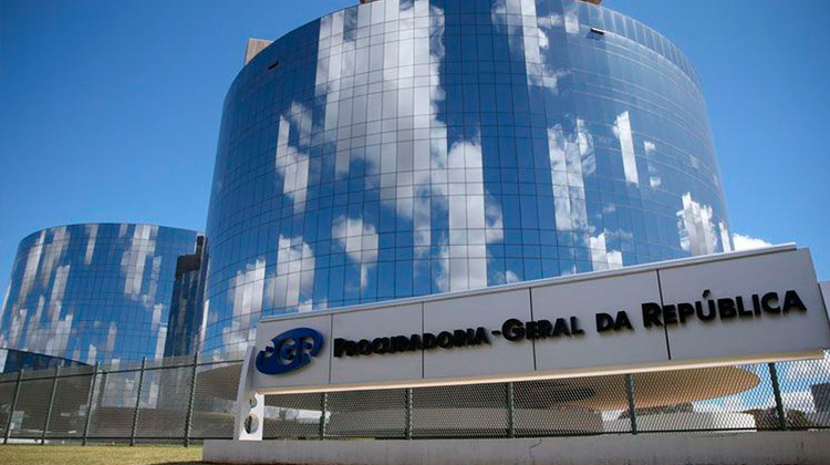 PGR é contra pedido de Robinho para traduzir processo que o condenou