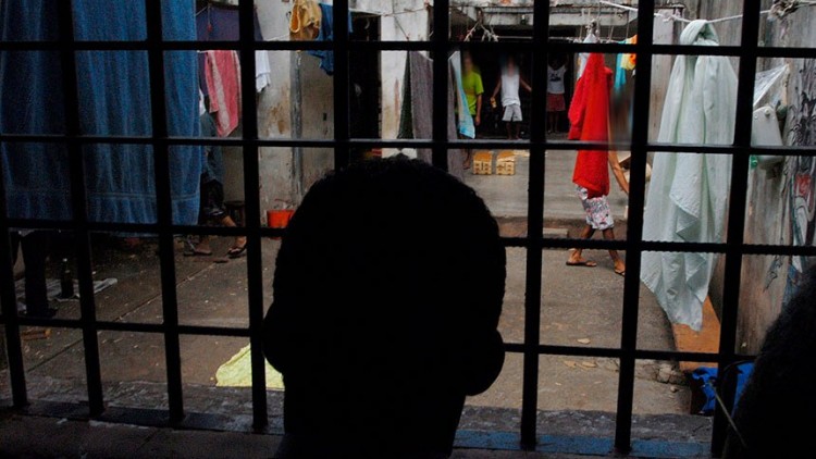 Motim em presídio no Ceará deixa policiais penais e presos feridos