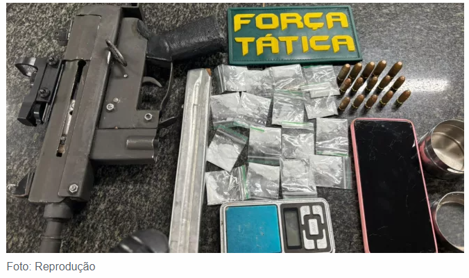 Força Tática prende suspeito de pichação e apreende submetralhadora e cocaína em Limoeiro do Norte