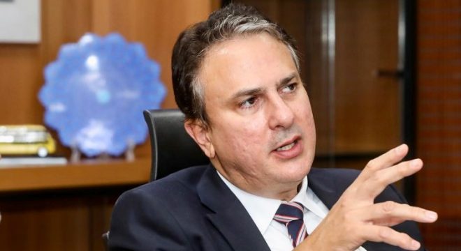 Reflexo do estímulo ao ódio, violência e armamento, diz Camilo sobre ataques em escolas