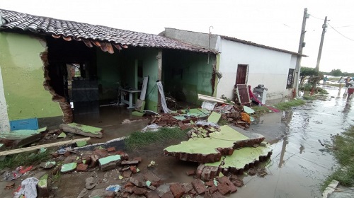 Fortes chuvas causam transtornos e desmoronamento de residências no município de Milhã