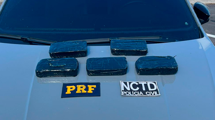 Polícia Civil monitora carro entre Juazeiro e Missão Velha e prende homem com drogas