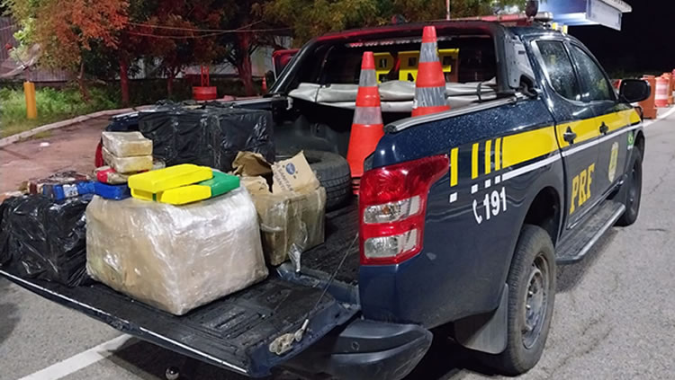 PRF apreende 136 quilos de entorpecentes na BR 116, em Jaguaribe