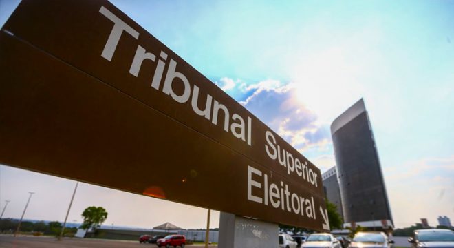 TSE multa advogado que fez petição usando inteligência artificial