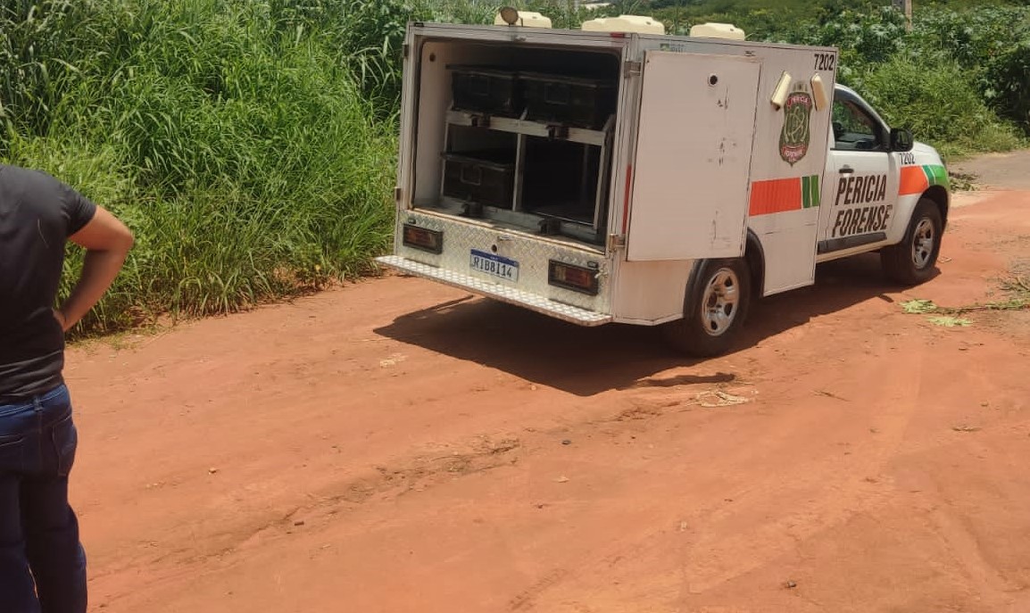 Cadáver encontrado em Barbalha parcialmente enterrado e com perfuração na cabeça