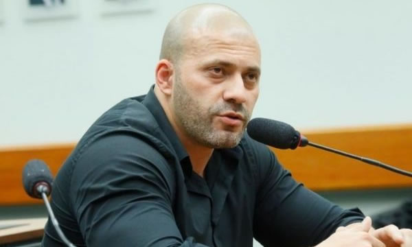 Daniel Silveira é preso em Petrópolis, no Rio, um dia após ficar sem mandato de deputado