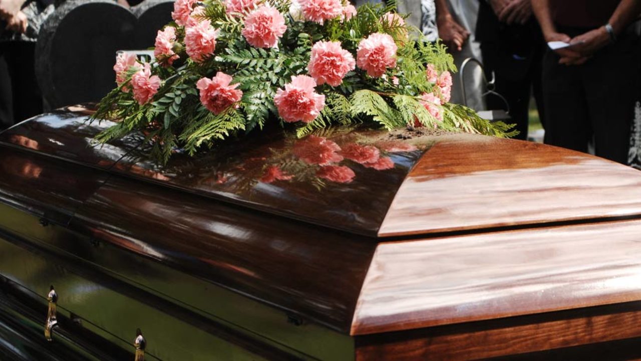 Hospital e funerária são condenados a pagar indenização após troca de corpos em Crato