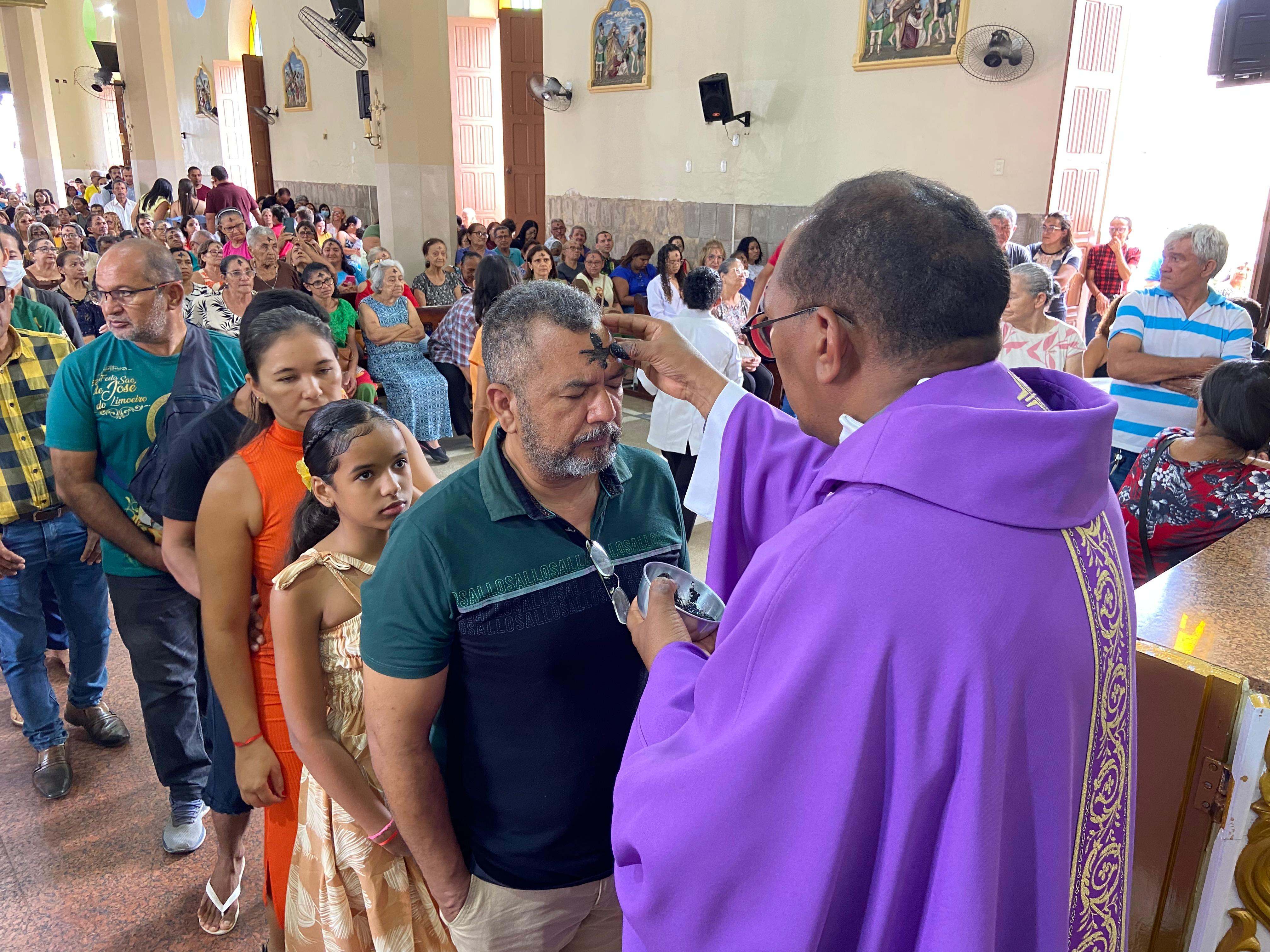 Missa de cinzas na Matriz de Juazeiro do Norte marca início do período de Quaresma